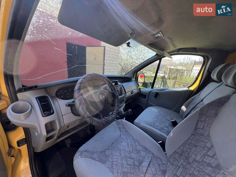 Вантажний фургон Opel Vivaro 2002 в Тульчині