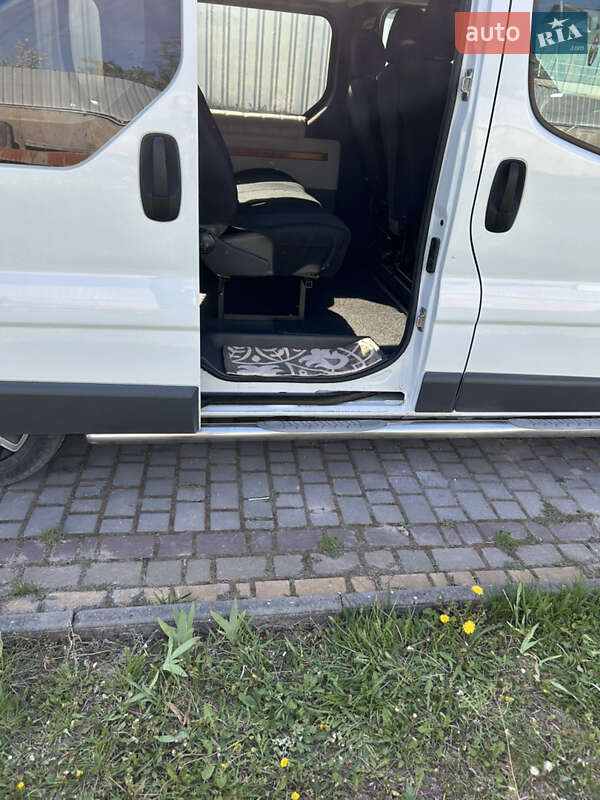 Минивэн Opel Vivaro 2006 в Городке