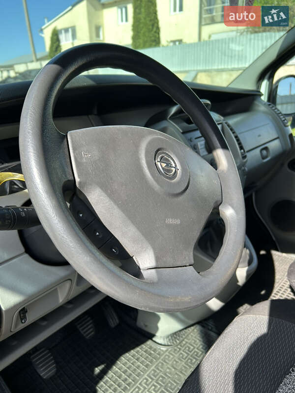 Минивэн Opel Vivaro 2006 в Городке
