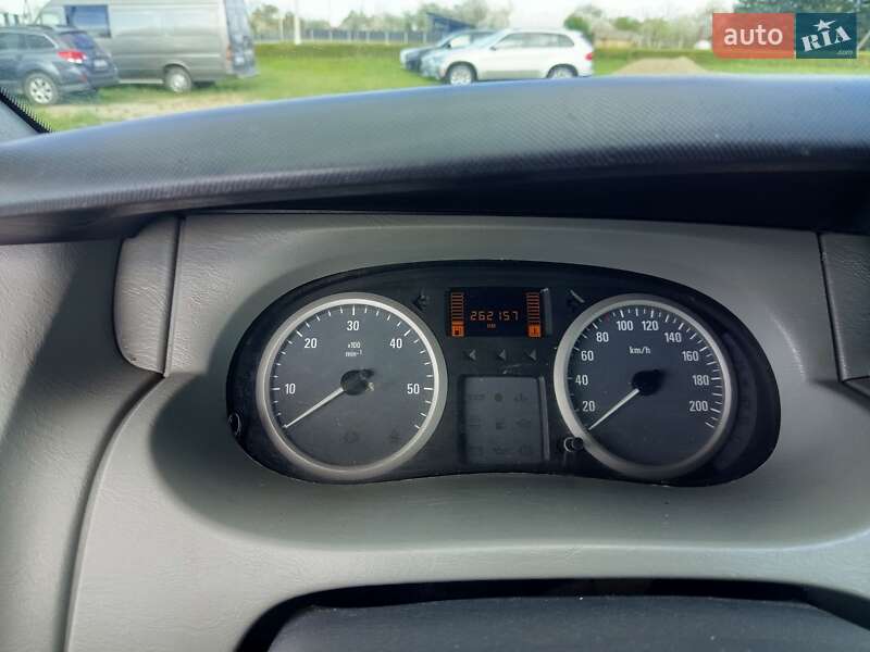 Минивэн Opel Vivaro 2009 в Косове