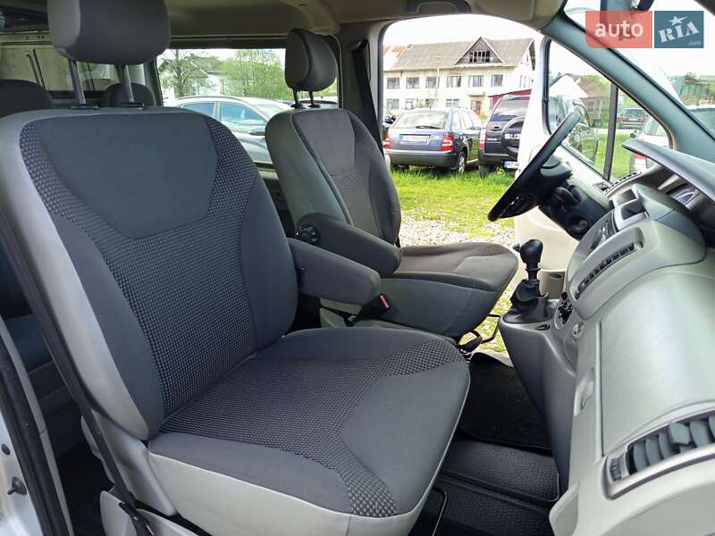 Минивэн Opel Vivaro 2009 в Косове