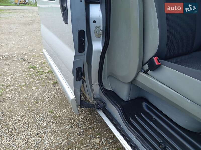Минивэн Opel Vivaro 2009 в Косове