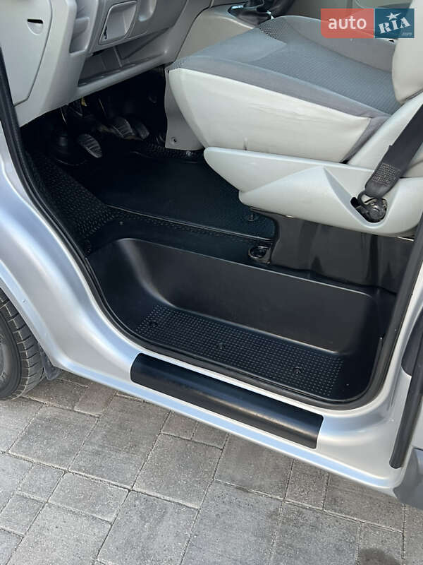 Минивэн Opel Vivaro 2012 в Здолбунове