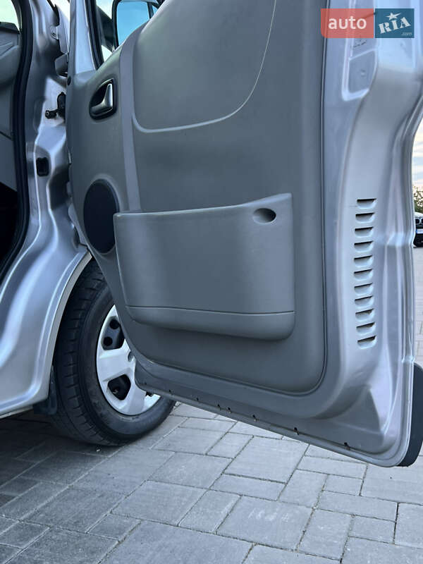 Минивэн Opel Vivaro 2012 в Здолбунове