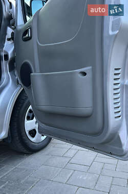 Мінівен Opel Vivaro 2012 в 