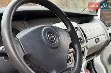 Грузовой фургон Opel Vivaro 2004 в 