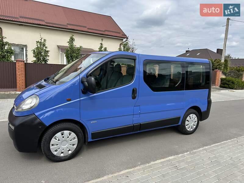 Минивэн Opel Vivaro 2004 в 