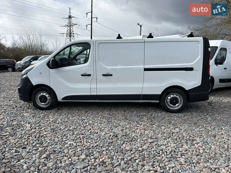 Вантажний фургон Opel Vivaro 2017 в Рівному