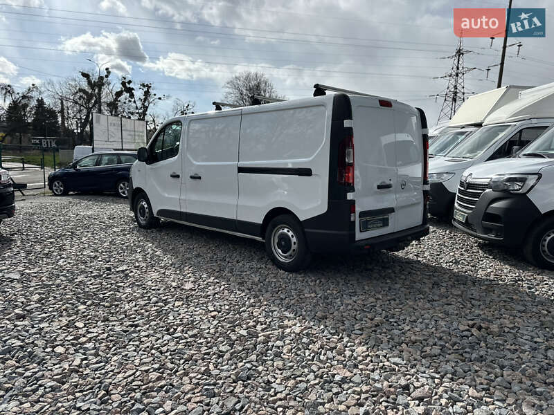 Вантажний фургон Opel Vivaro 2017 в Рівному