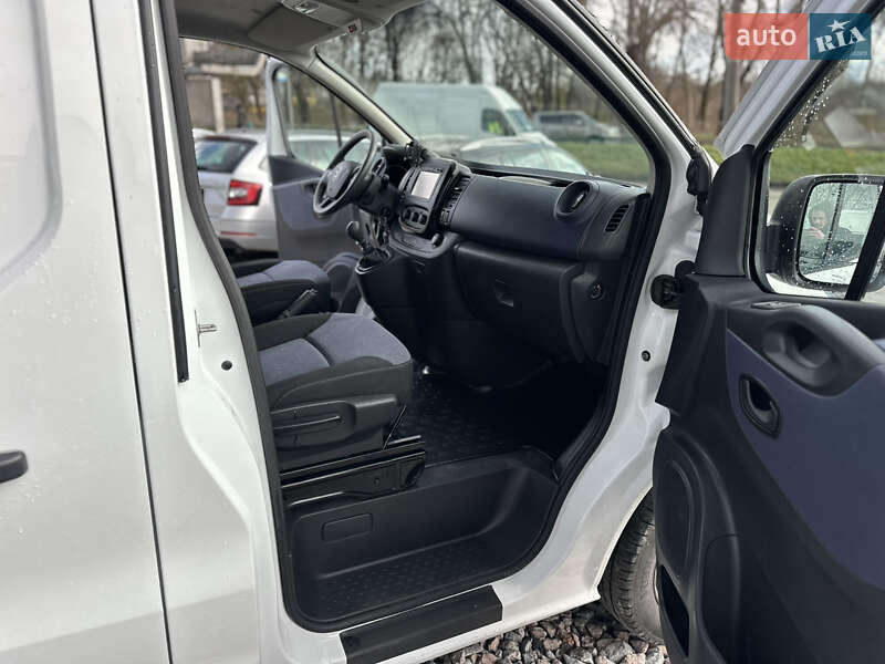 Вантажний фургон Opel Vivaro 2017 в Рівному