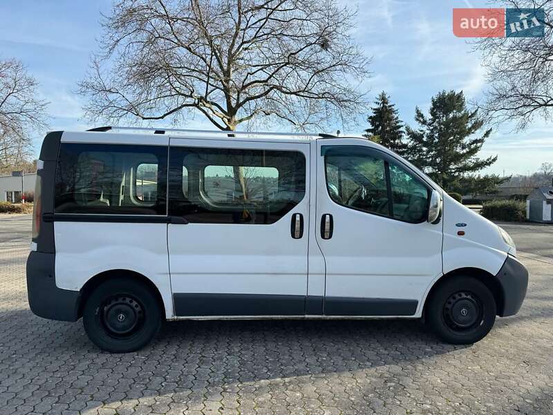 Грузовой фургон Opel Vivaro 2002 в Черновцах