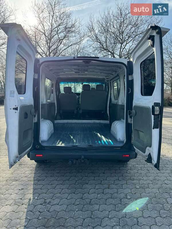 Грузовой фургон Opel Vivaro 2002 в Черновцах