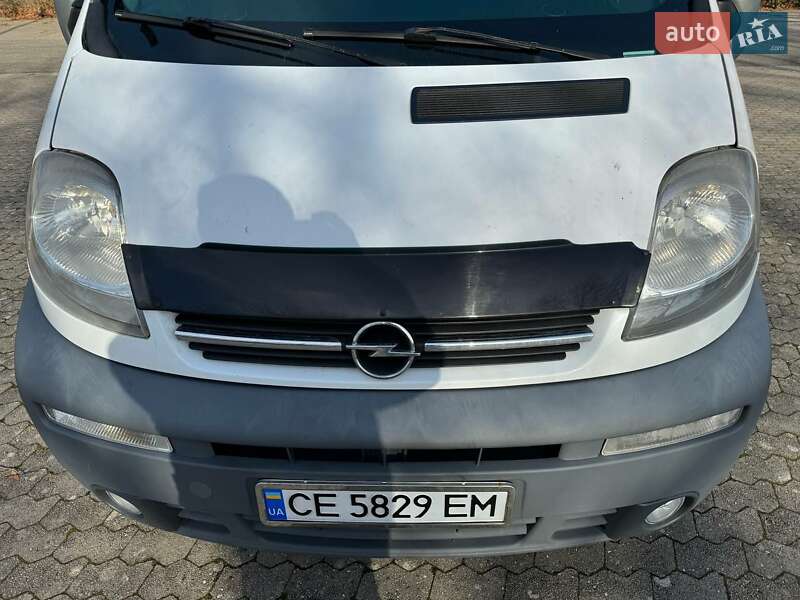 Грузовой фургон Opel Vivaro 2002 в Черновцах