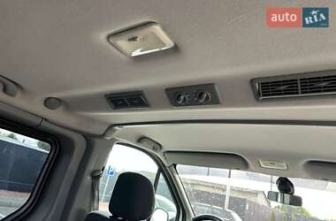 Мінівен Opel Vivaro 2011 в 