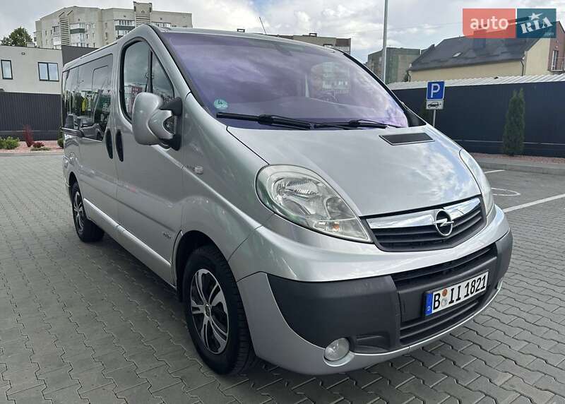 Мінівен Opel Vivaro 2011 в 