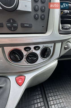 Минивэн Opel Vivaro 2010 в 