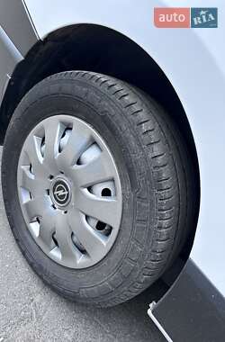 Вантажний фургон Opel Vivaro 2015 в 
