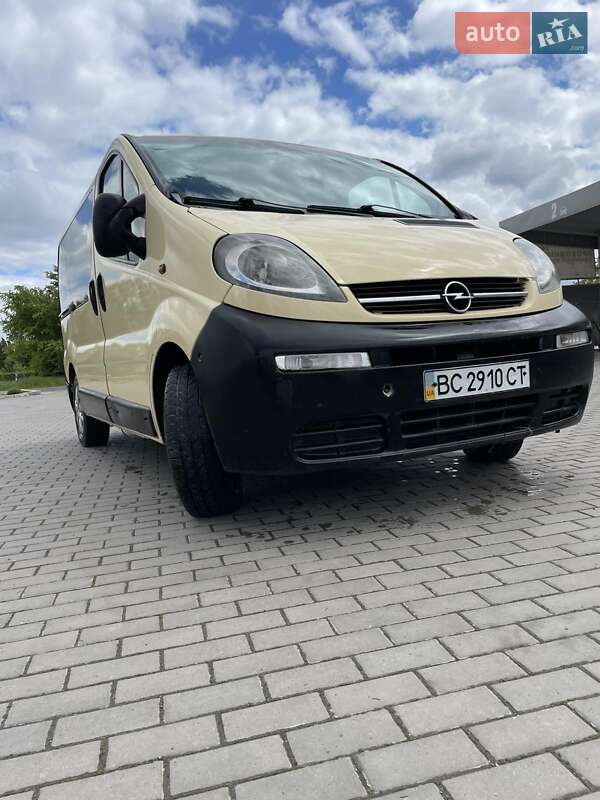 Opel Vivaro 2004