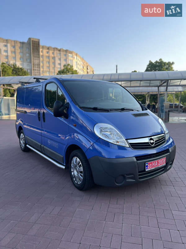 Вантажний фургон Opel Vivaro 2014 в 