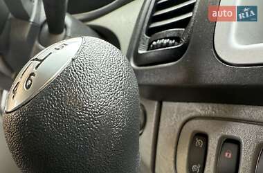 Мінівен Opel Vivaro 2013 в 