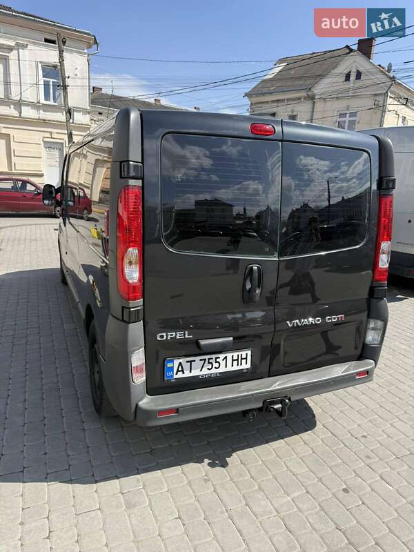 Вантажний фургон Opel Vivaro 2012 в Коломиї