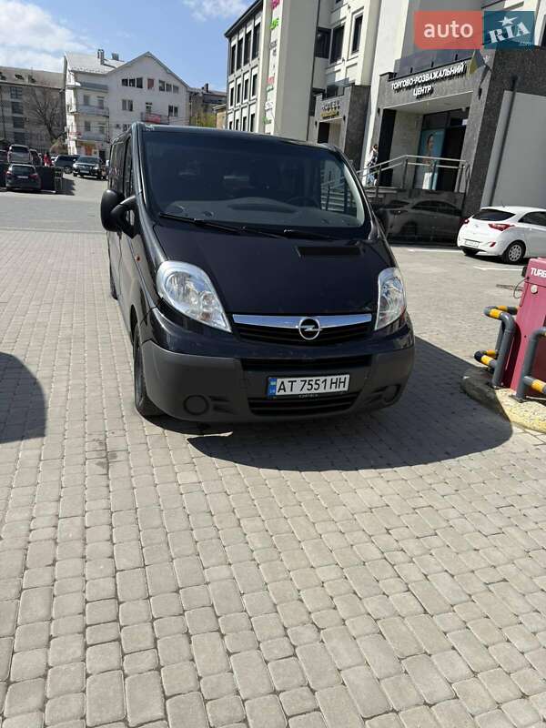 Вантажний фургон Opel Vivaro 2012 в Коломиї
