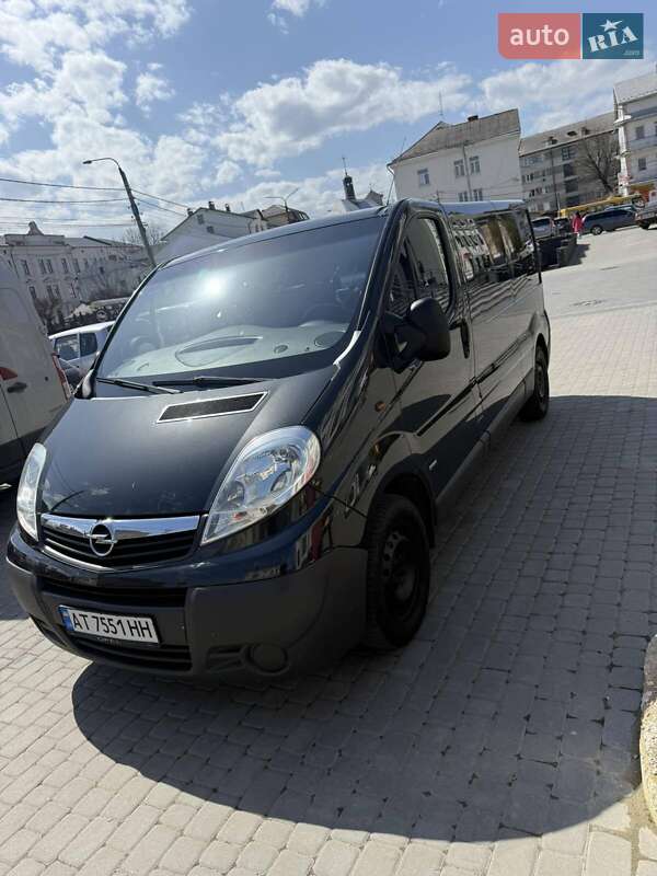 Вантажний фургон Opel Vivaro 2012 в Коломиї