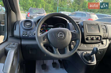 Минивэн Opel Vivaro 2016 в 
