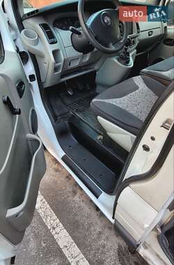 Минивэн Opel Vivaro 2004 в 