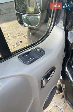 Мінівен Opel Vivaro 2013 в 