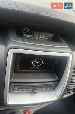 Мінівен Opel Vivaro 2013 в 