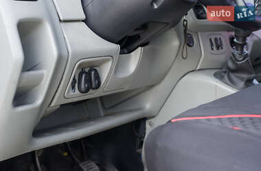 Мінівен Opel Vivaro 2005 в 