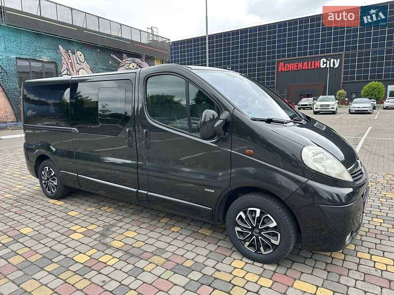Мінівен Opel Vivaro 2013 в Луцьку