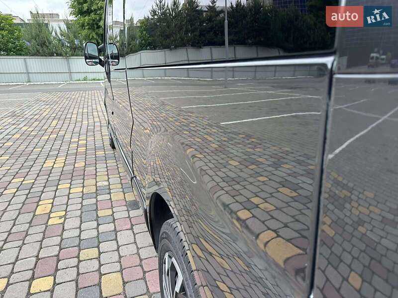 Мінівен Opel Vivaro 2013 в Луцьку