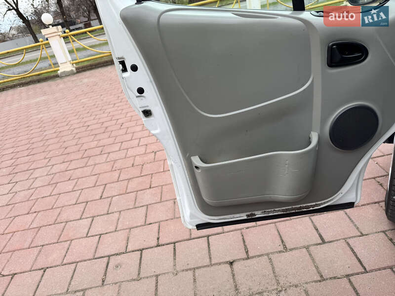 Грузовой фургон Opel Vivaro 2004 в Харькове