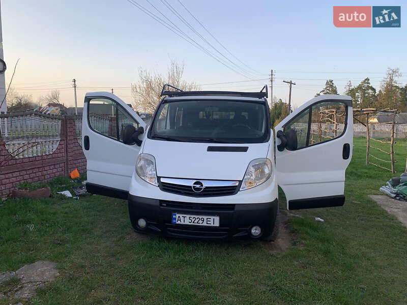 Минивэн Opel Vivaro 2007 в Отынии
