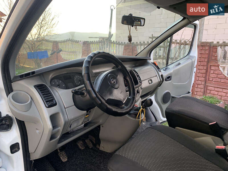 Минивэн Opel Vivaro 2007 в Отынии
