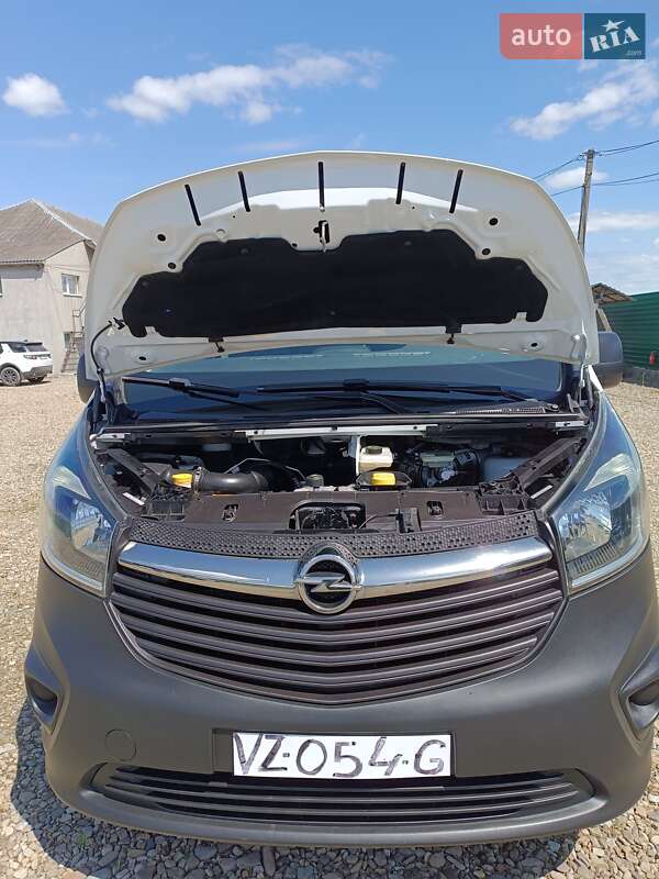 Вантажопасажирський фургон Opel Vivaro 2016 в Дубні