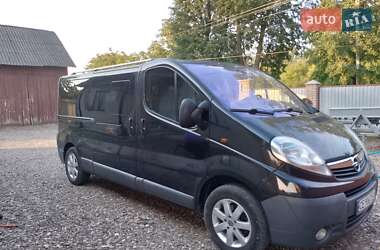 Минивэн Opel Vivaro 2011 в Новоселице