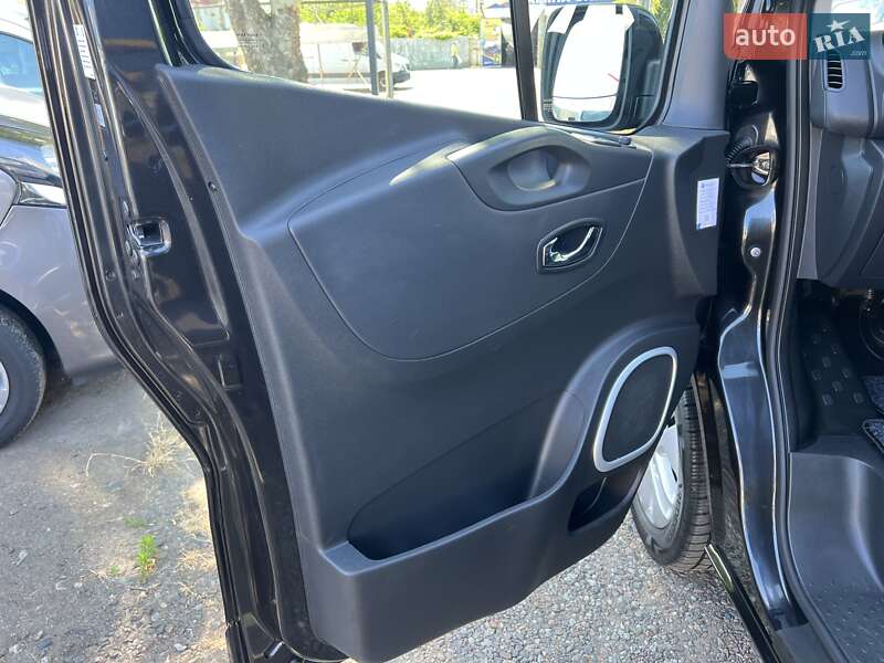 Грузопассажирский фургон Opel Vivaro 2016 в Одессе