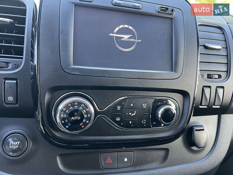 Грузопассажирский фургон Opel Vivaro 2016 в Одессе