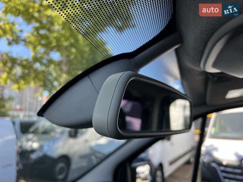 Грузопассажирский фургон Opel Vivaro 2016 в Одессе