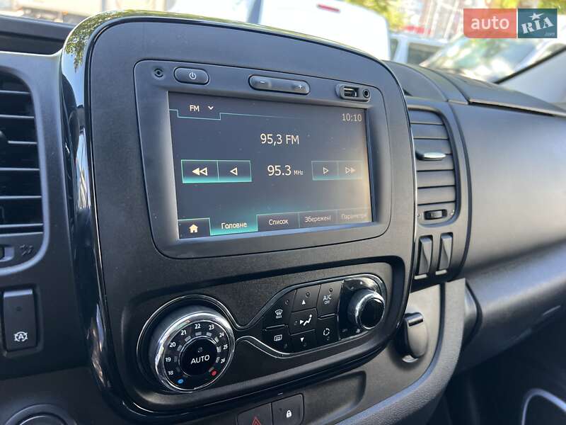 Грузопассажирский фургон Opel Vivaro 2016 в Одессе