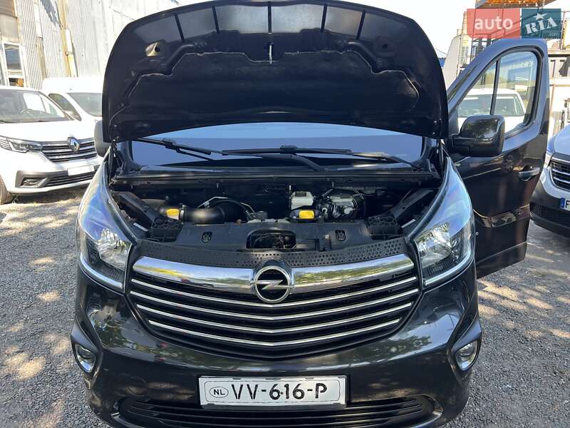 Грузопассажирский фургон Opel Vivaro 2016 в Одессе