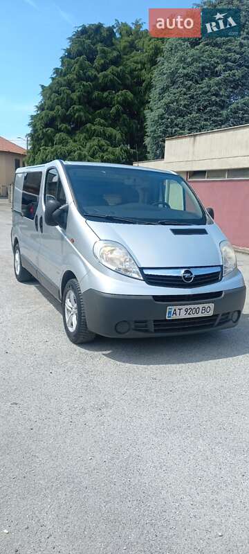 Минивэн Opel Vivaro 2011 в Снятине