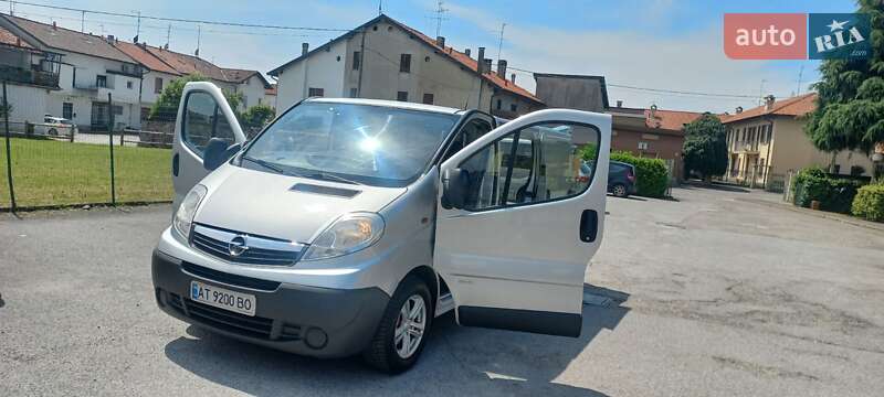 Минивэн Opel Vivaro 2011 в Снятине