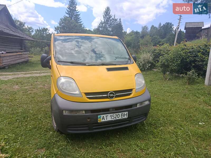 Грузовой фургон Opel Vivaro 2004 в Косове