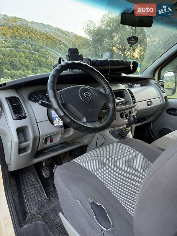 Минивэн Opel Vivaro 2004 в Бучаче