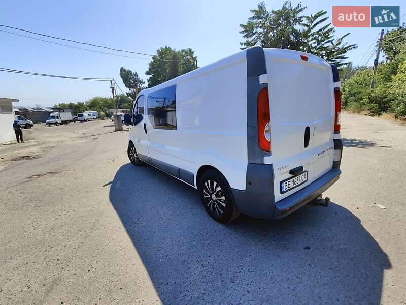 Грузопассажирский фургон Opel Vivaro 2012 в Николаеве