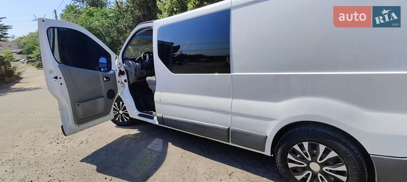 Грузопассажирский фургон Opel Vivaro 2012 в Николаеве
